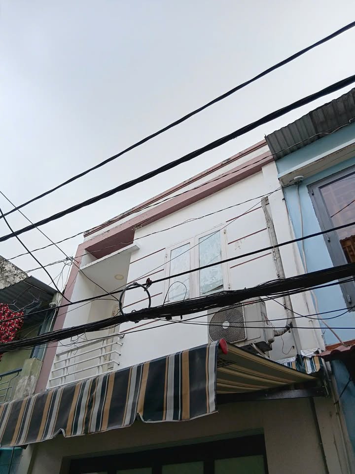 Nhà cho thuê hẻm 3gac đường 19/5, Quận Tân Phú, 28m² chỉ 5 triệu/tháng - Gần trường học và siêu thị!