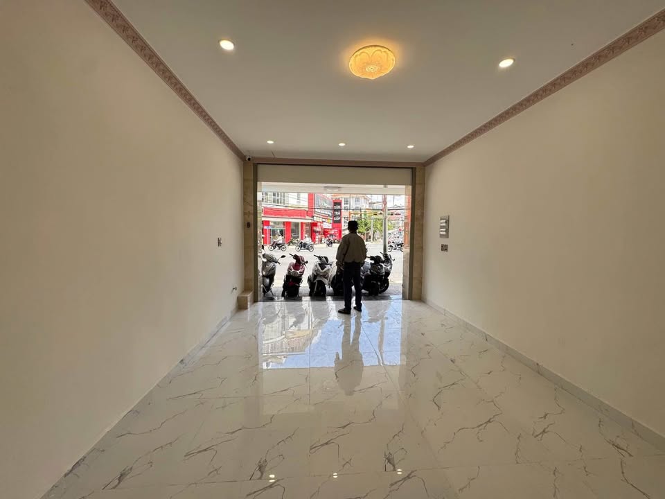 Cho thuê nhà mặt tiền đường 3 Tháng 2 Đà Lạt 600m² giá 35 triệu - Khu vực kinh doanh sầm uất!