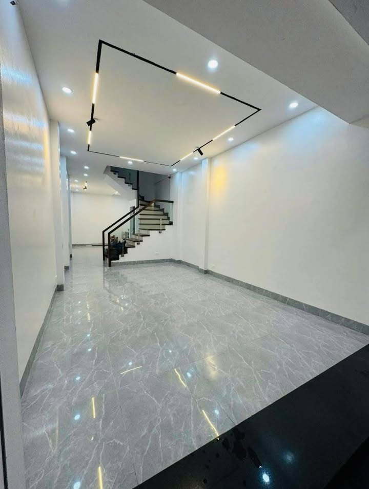 Nhà đẹp Xuân Thủy, Cầu Giấy 225m² giá 12 tỷ - Sẵn sàng ở ngay!