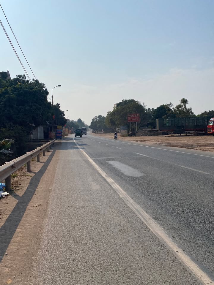 Nhà 3 tầng mặt đường Quốc lộ 1A, Tân Dĩnh, 168m² giá 5 tỷ - Phù hợp kinh doanh!