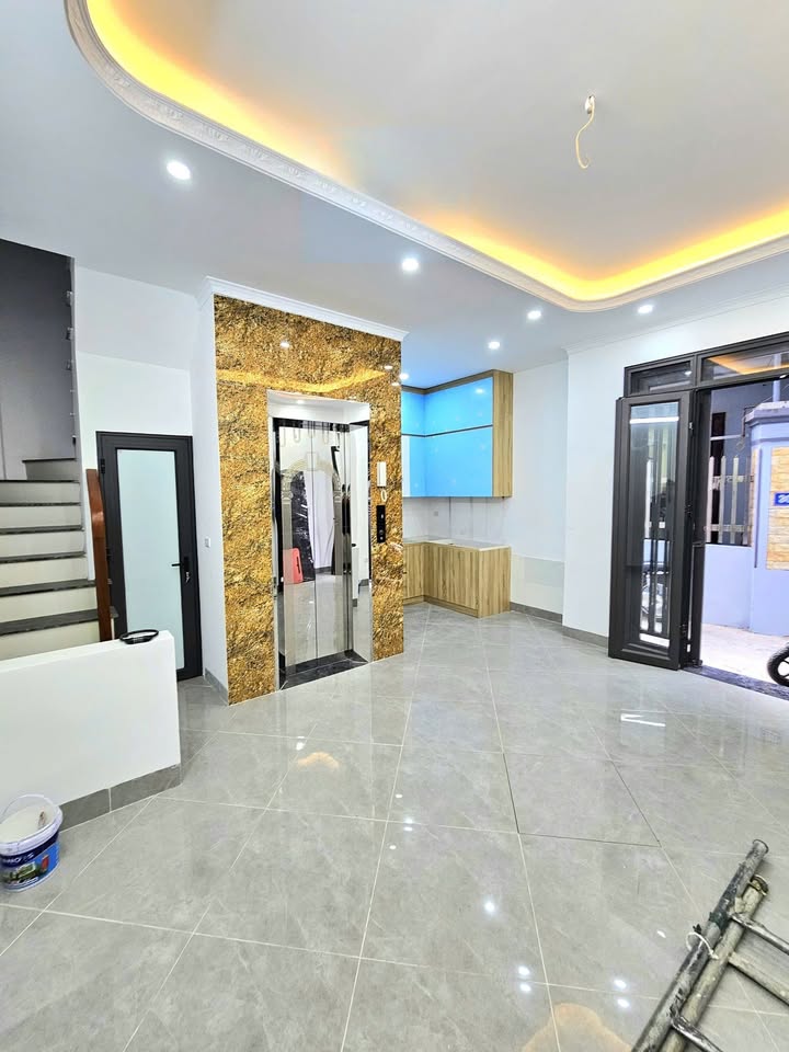 Nhà 6 tầng Cầu Diễn Bắc Từ Liêm 164m² giá 9.x tỷ - Đầu tư sinh lời tuyệt vời!