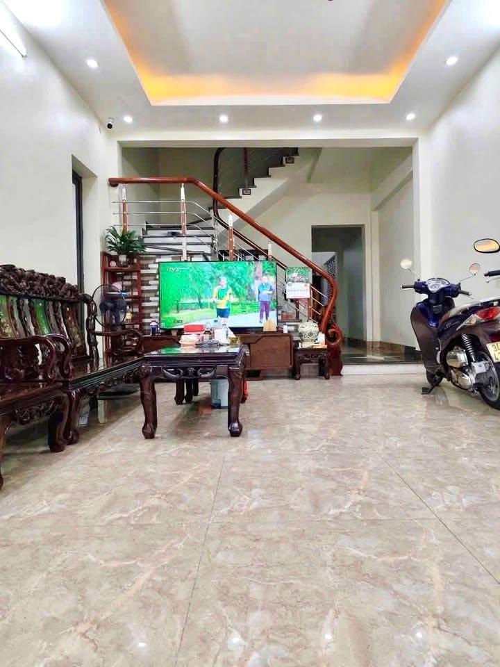 Nhà 3 tầng + 1 tum tại ngõ Nguyễn Thượng Mẫn, Hải Dương 100m² giá 4 tỷ - Thiết kế hiện đại, đủ tiện nghi!