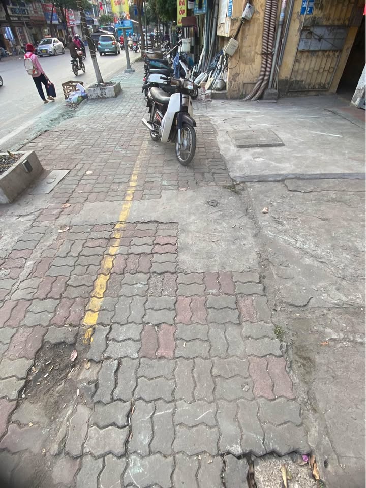 Cho thuê mặt phố Tạ Quang Bửu 80m² giá 10 triệu - Vị trí đắc địa sầm uất!