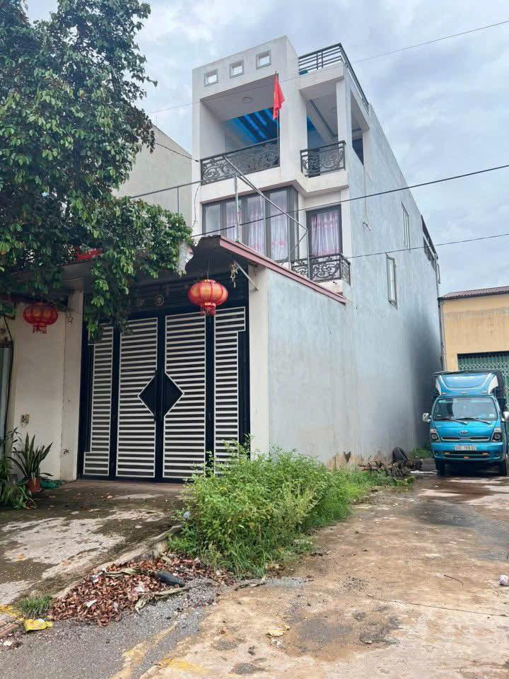 Nhà 3 tầng mới xây 2022 tại Tân Hưng, Lạng Giang - Giá chỉ 3 tỷ!