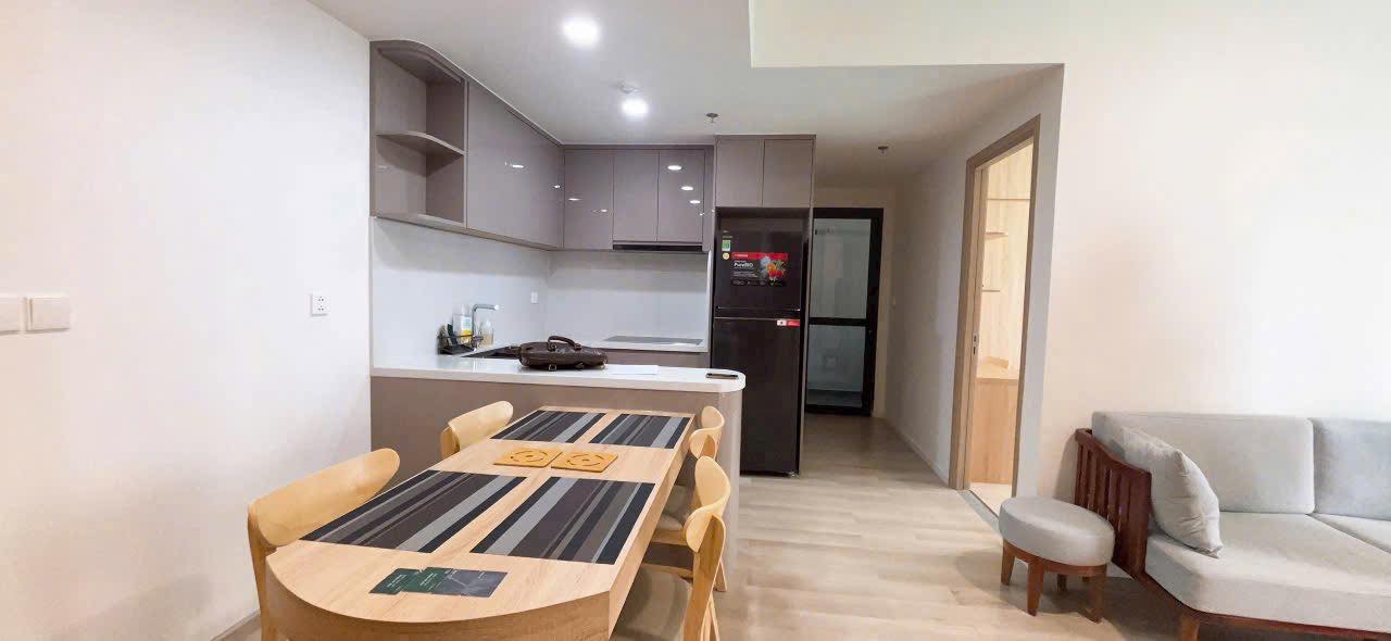 Căn hộ Vinhomes Grand Park Thủ Đức 2PN giá 10 triệu - Full nội thất, view sân thể thao!