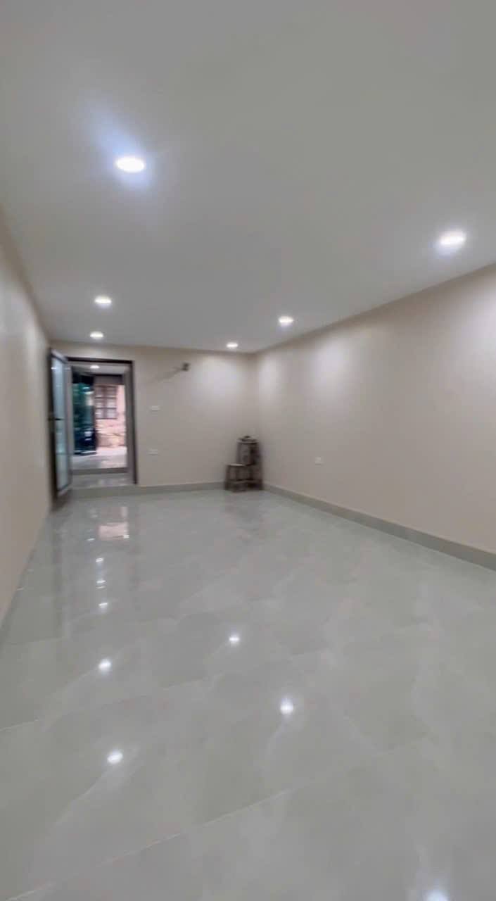 Nhà cho thuê tầng 1 tại Văn Chương, Đống Đa - Diện tích 95m², giá 10 triệu/tháng!