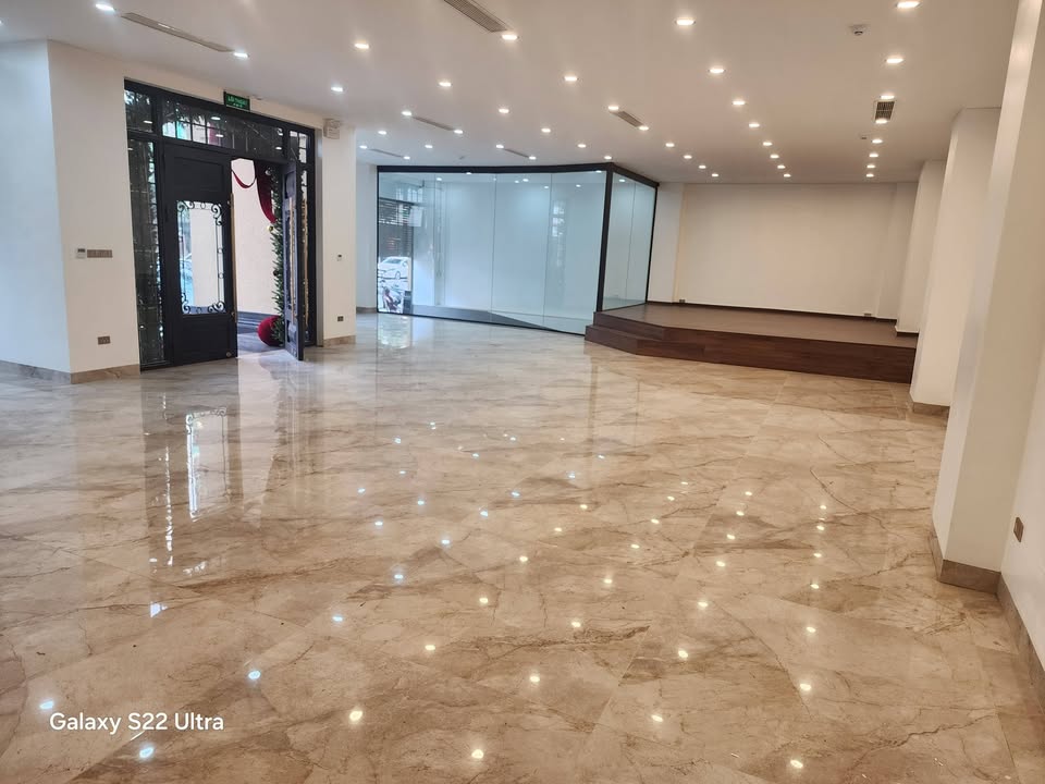 Cho thuê mặt bằng 1320m² mặt đường Nguyễn Gia Thiều - Kinh doanh đa dạng
