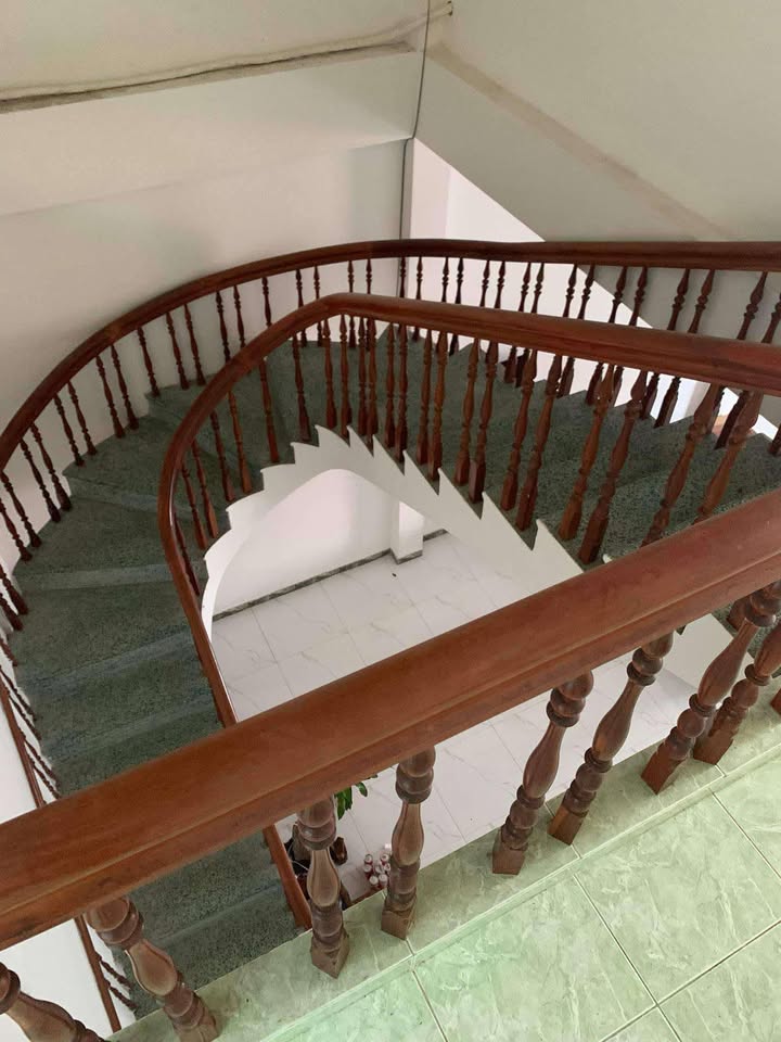 Nhà Bà Triệu, Phường 7, Tuy Hoà 100m² giá 2 tỷ - Sổ hồng chính chủ, tiện ích xung quanh tuyệt vời!