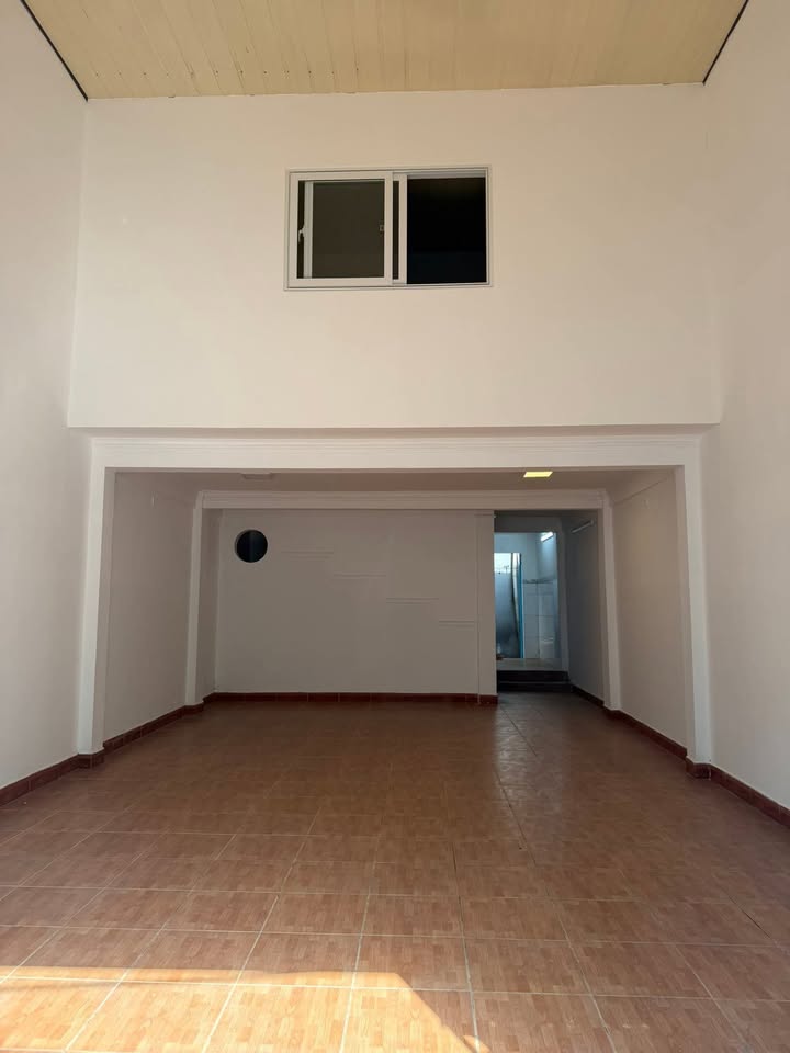 Nhà cho thuê 2 tầng mặt tiền Bế Văn Đàn 110m² - Hợp đồng dài hạn