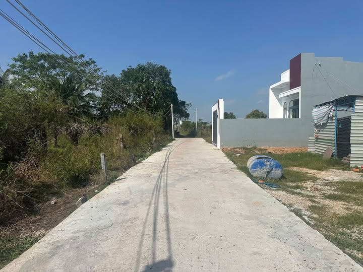 Đất thổ cư thôn 3, xã Hàm Chính 200m² giá 1 tỷ - Mặt tiền bê tông, giao thông thuận lợi!