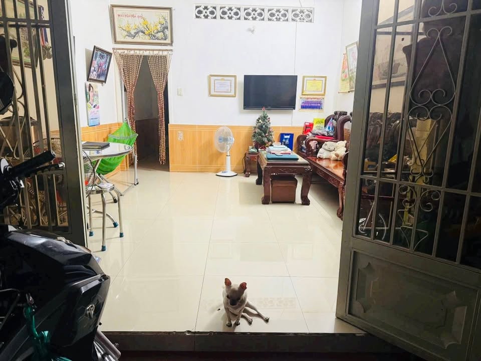 Nhà Phước Long B, Quận 9 - 60m² giá 4.95 tỷ - Hẻm thông, sổ hồng riêng!