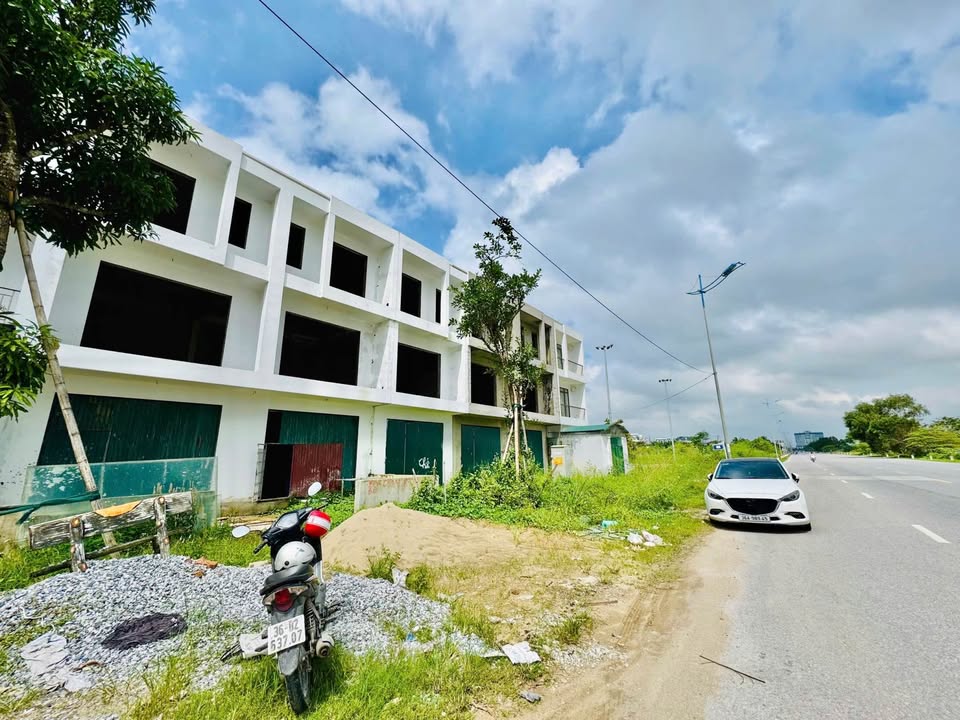 Bán nhà mặt tiền Đại lộ Nam Sông Mã 200m² giá 12.x tỷ - Kinh doanh đắc địa!