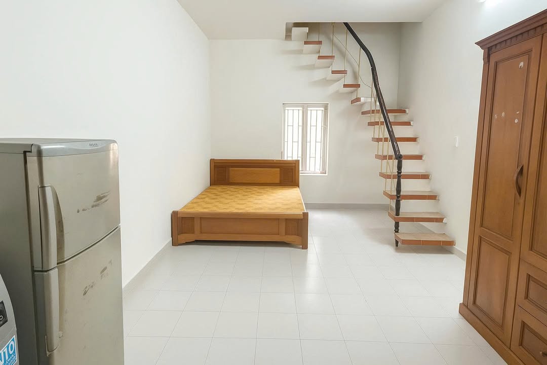 Nhà riêng cho thuê 2 tầng tại ngõ 41 Đại La - Giá chỉ 6.5 triệu/tháng!