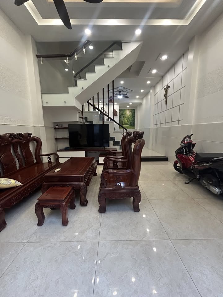 Nhà mặt tiền 4 tầng Vành Đai Trong 49m² giá 8.3 tỷ - Thiết kế thông minh với vườn BBQ