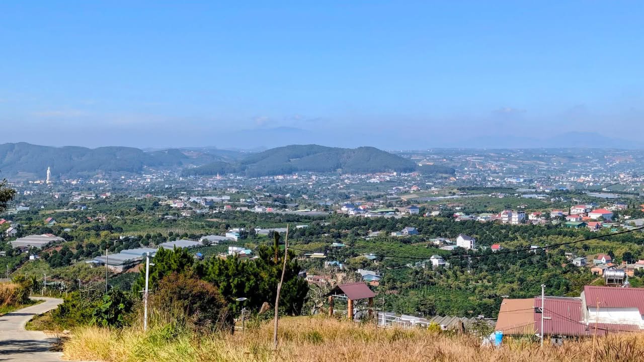 Đất nền Đông Thanh, Lâm Hà 1000m² giá 1.8 tỷ - Sổ đỏ chính chủ, view đẹp!