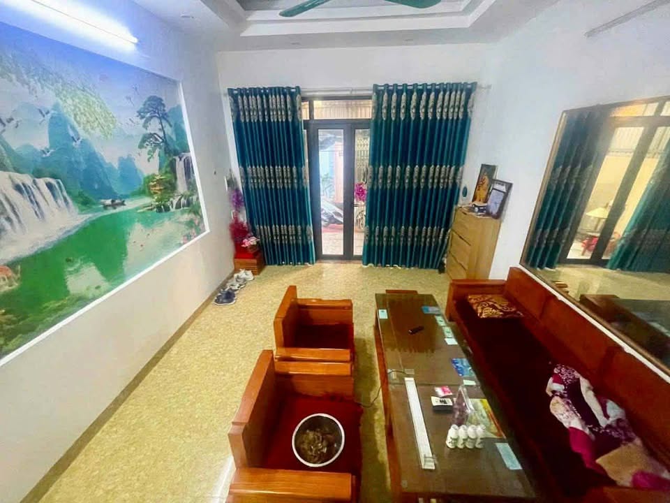 Nhà 3 tầng Tô Hiến Thành, 55m², Giá 1.9 tỷ - Chính chủ bán gấp!