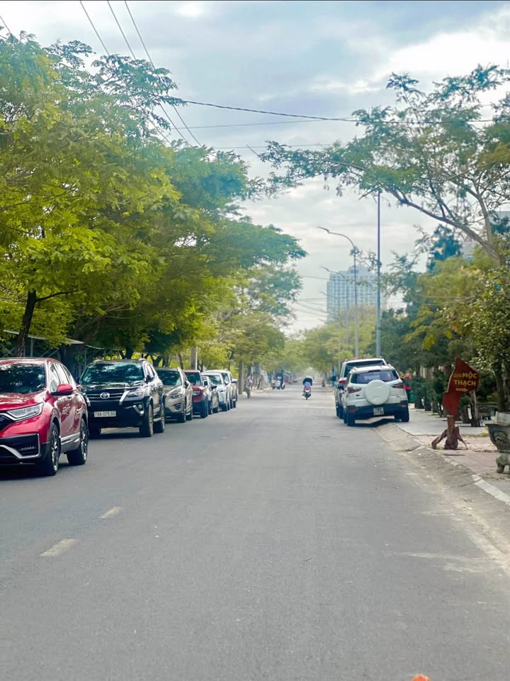 Biệt thự Nguyễn Văn Huyên, Phường 9, 490m² giá 13.5 tỷ - Đầu tư sinh lời hấp dẫn!