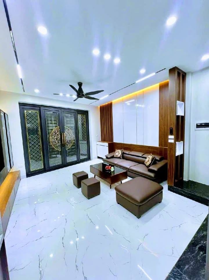 Nhà riêng 5 tầng Quang Lãm 44m² giá 7 tỷ - Sổ đỏ chính chủ, giao dịch nhanh!