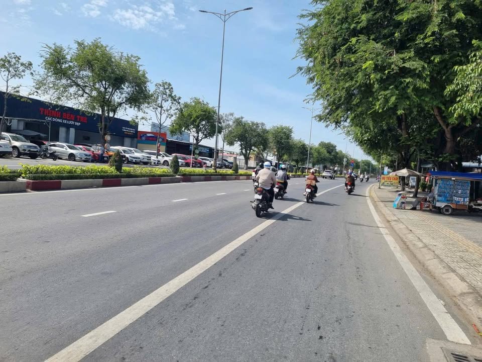 Đất nền 1500m² đường ra cầu Hàm Luông - Bến Tre, giá 21.75 tỷ - Đầu tư lý tưởng!