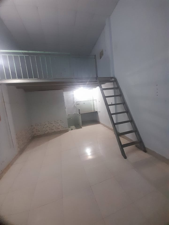 Nhà nhỏ cho thuê tại Đông Thạnh, Hóc Môn 28m² chỉ 2 triệu - Yên tĩnh, thoáng mát!