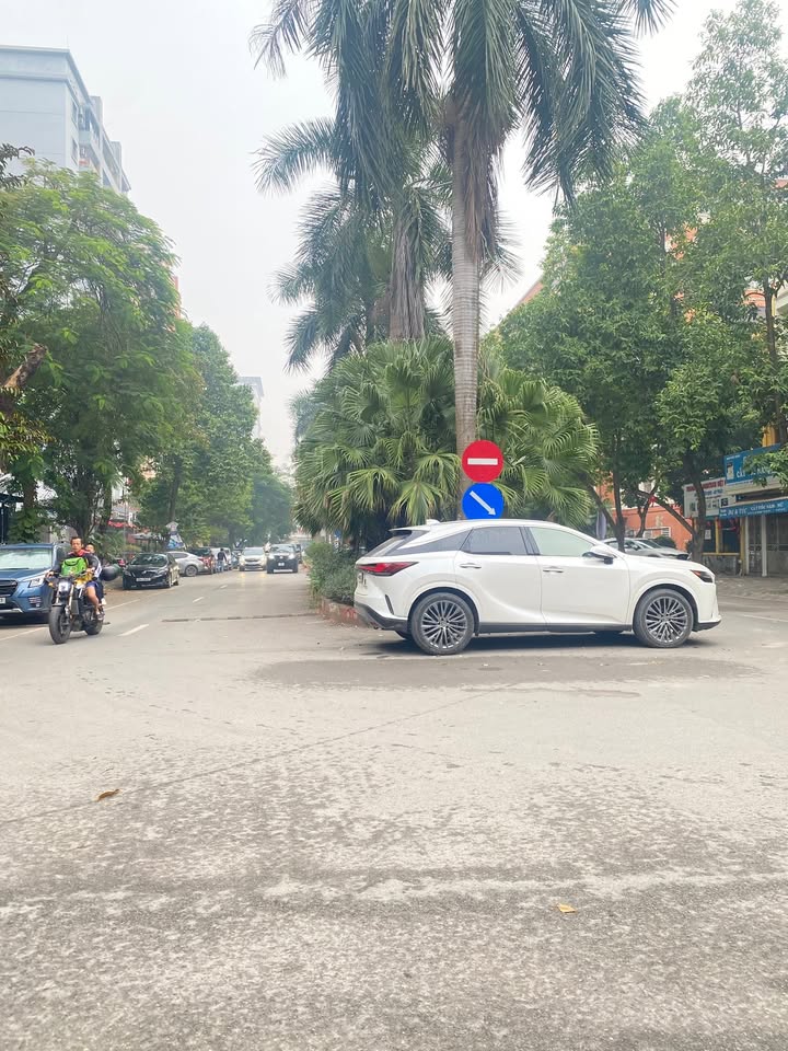 Nhà phố KĐT Văn Quán 115m² giá 3 tỷ - Lô góc, view công viên, tiện kinh doanh!