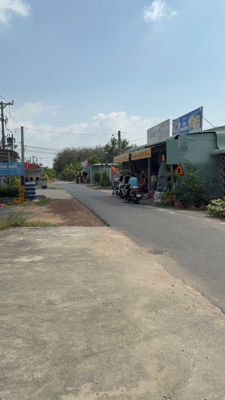 Nhà mái thái đường nhựa khu phố Thanh Hòa, Tây Ninh 690m² - Giá chỉ 2.6 tỷ!