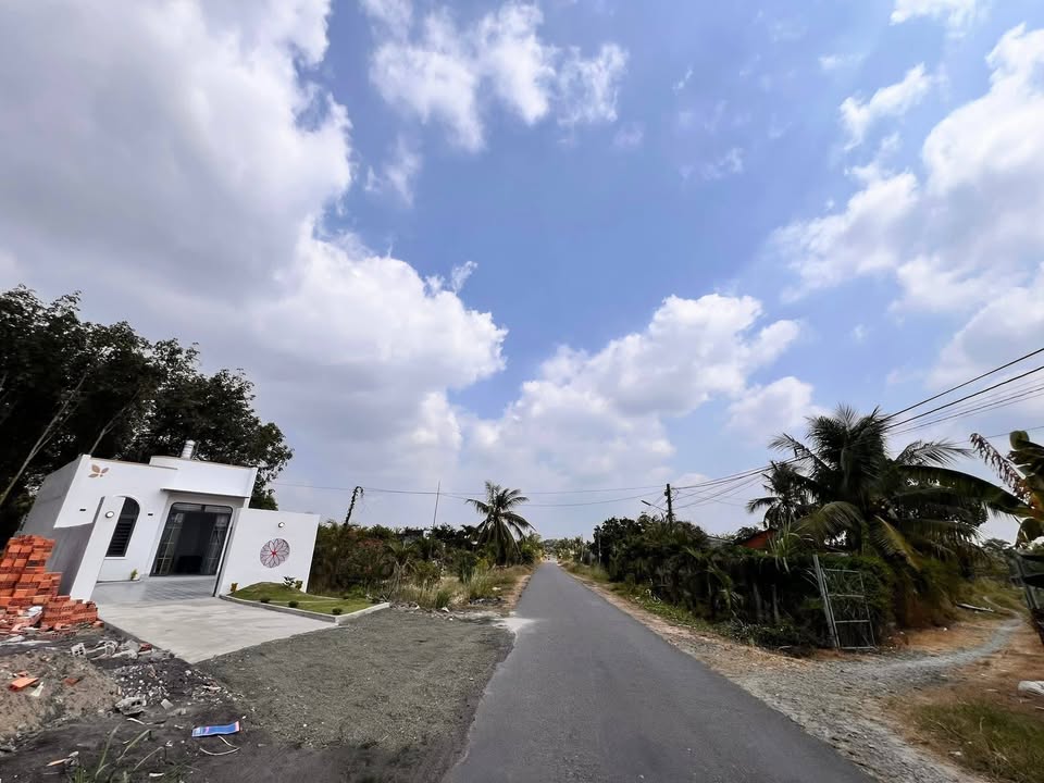 Nhà cấp 4 hiện đại 203m² tại Long Hoa, Tây Ninh - Sân vườn thoáng mát!