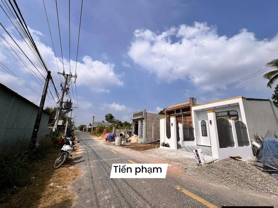 Nhà mới xây 145m² tại Long Hoa, Tây Ninh giá chỉ 999 triệu - Sẵn sàng vào ở!