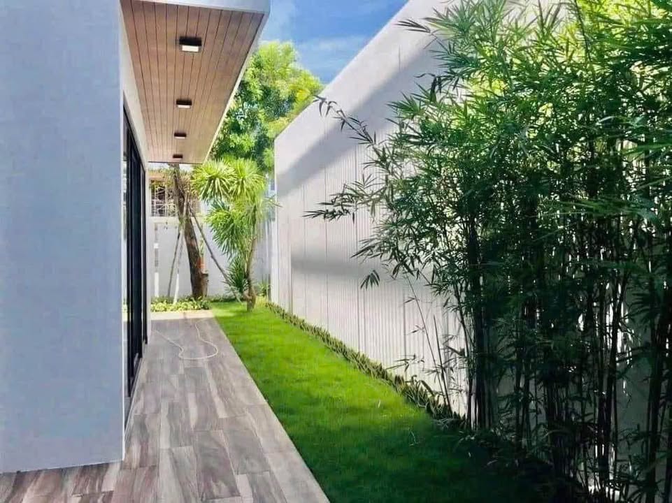 Biệt thự cho thuê mặt tiền Bùi Tá Hán, Đà Nẵng 250m² - Nội thất đầy đủ, phù hợp gia đình!