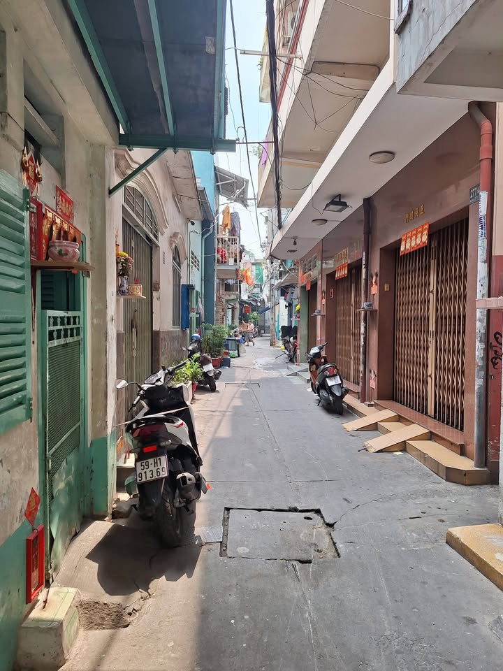 Nhà cho thuê hẻm ba gác đường Trần Phú, Quận 5, 15m² - Nhà mới sạch đẹp, giá chỉ 6 triệu!