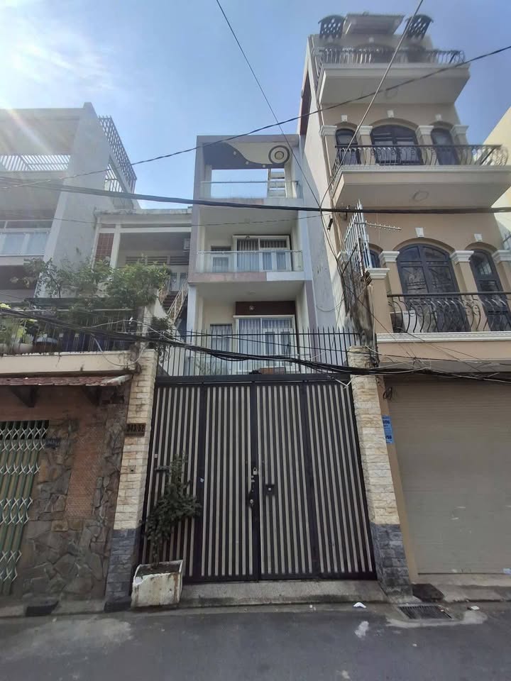 Nhà kinh doanh cho thuê tại 343 Nguyễn Trọng Tuyển, Tân Bình - Không gian rộng rãi, nhận nhà ngay!