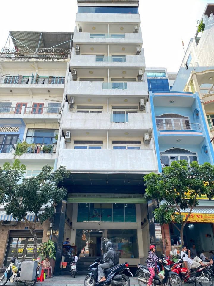 Cho thuê khách sạn Ký Con - Quận 1 - 7200m² giá 300 triệu - Hoạt động ngay!