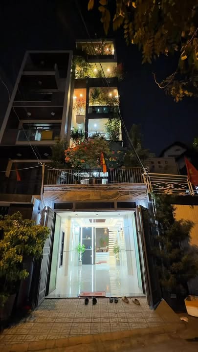 Nhà phố Gò Vấp 72m² giá 13.5 tỷ - Đầy đủ tiện ích, có thang máy!