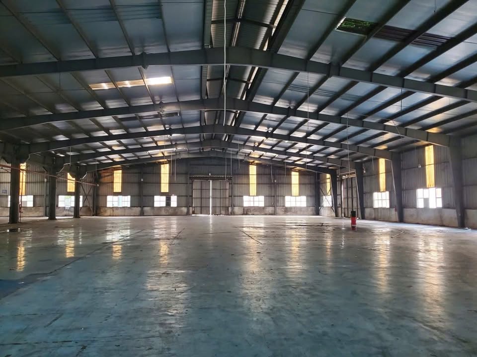 Cho thuê kho ngắn hạn tại Phố Nối A, Hưng Yên 1600m² - Giao thông thuận tiện!