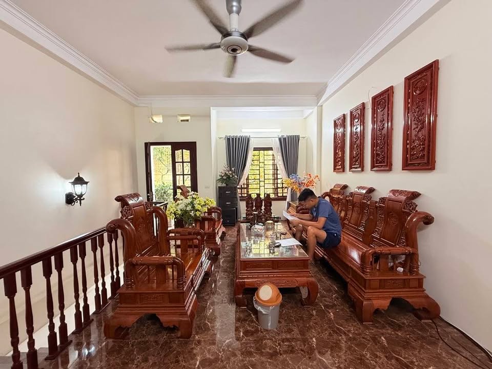 Nhà mặt ngõ Hoàng Mai 50m² giá 13 tỷ - Kinh doanh thuận lợi, sổ vuông vắn!