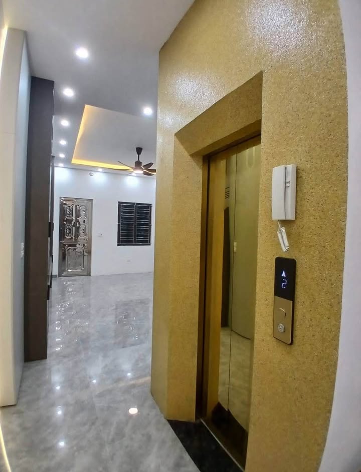 Nhà mặt đường Hòa Vượng, TP Nam Định 81m² giá 6,5 tỷ - Thiết kế hiện đại, thang máy tiện lợi