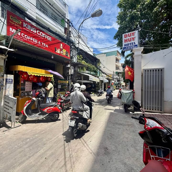 Nhà 3 tầng mặt tiền kinh doanh Đoàn Trần Nghiệp 125m² giá 13.5 tỷ - Đầu tư sinh lời ngay!