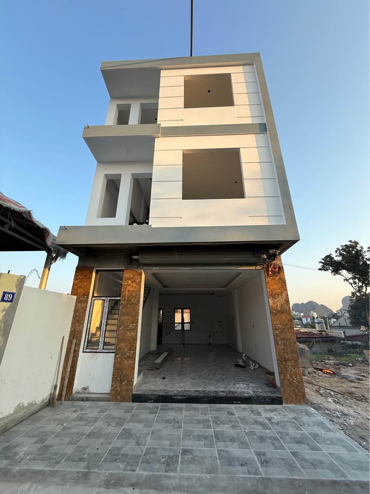 Nhà 3 tầng Phường Hà Trung 61m² giá 2 tỷ - Ô tô vào tận cửa!