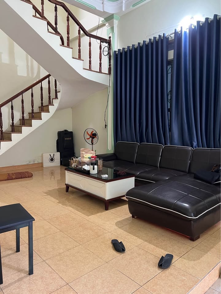 Nhà 2 tầng mặt đường Điện Biên, TP. Sơn La 58m² giá 2.3 tỷ - Vị trí đắc địa, pháp lý rõ ràng!