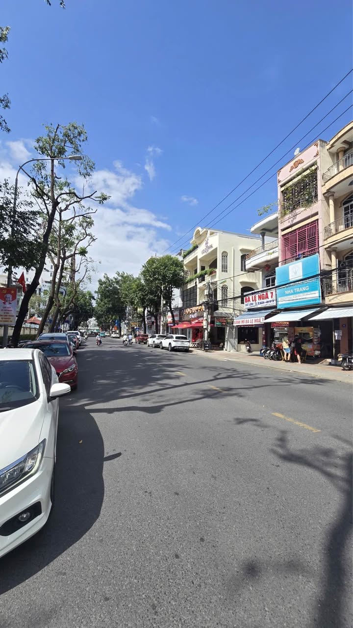 Nhà góc 2 mặt tiền Lý Tự Trọng 184.9m² giá 75.5 tỷ - Đón gió biển thoáng mát!