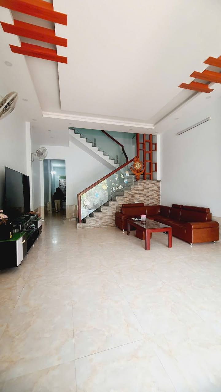 Nhà 2 tầng Sông Hiến 135m² giá 2 tỷ - Ô tô tránh nhau, vị trí đẹp!