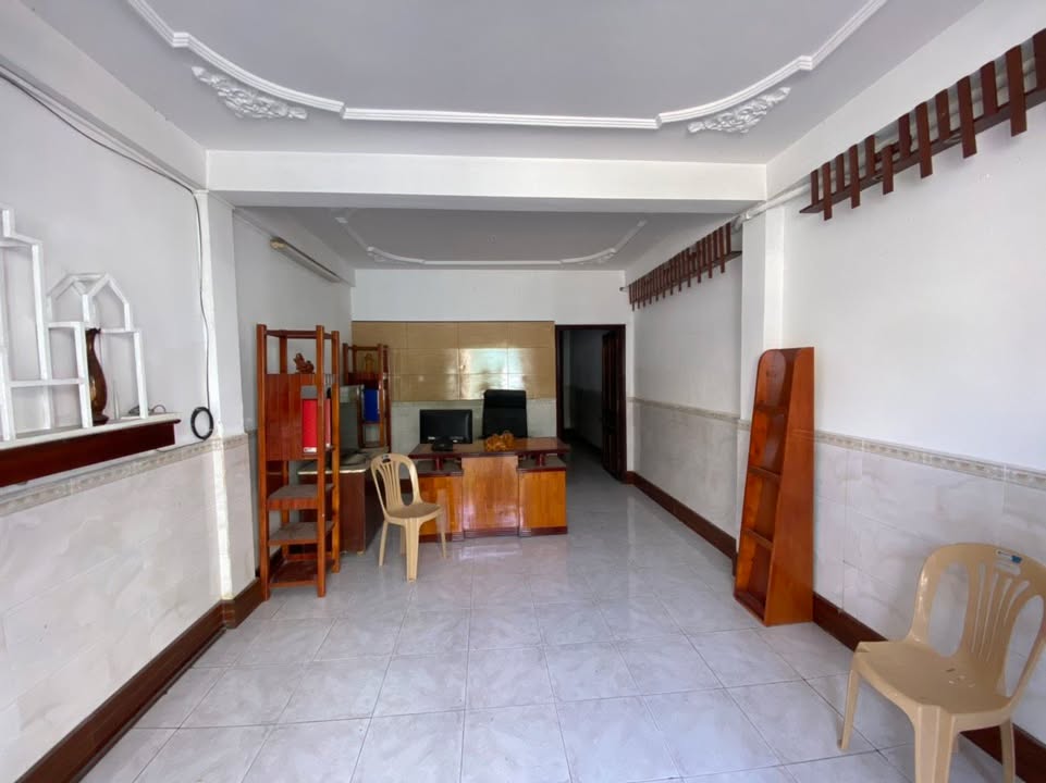 Nhà Hóc Môn 35m² giá 1.8 tỷ - Đường Phạm Thị Giây, Sẵn sàng vào ở!