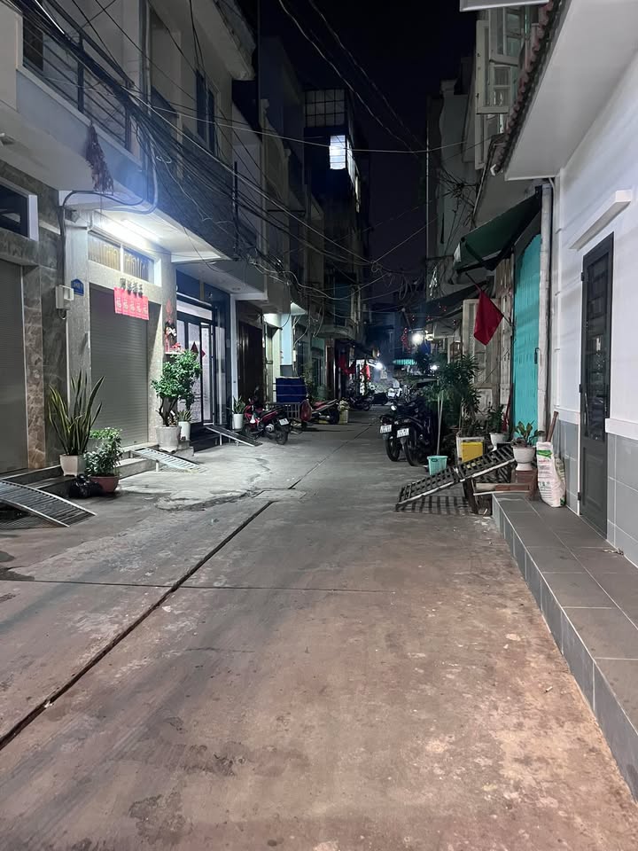 Nhà phố Trịnh Đình Trọng, Tân Phú 42m² giá thỏa thuận - Sẵn sàng vào ở ngay!