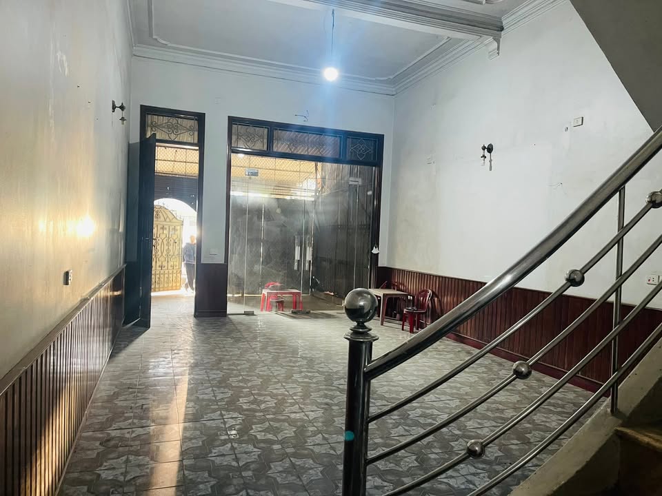 Bán đất kèm nhà 2,5 tầng Trần Hưng Đạo, Cửa Nam 130m² - Kinh doanh sầm uất!