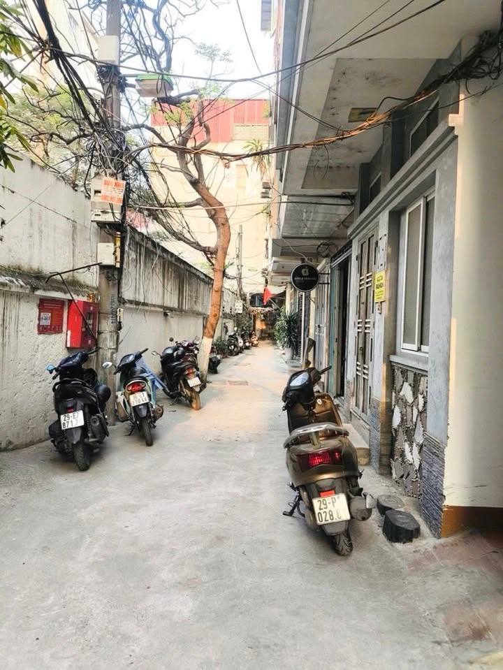 Nhà đẹp Đường Láng, Quận Đống Đa, 29m² giá 5,3 tỷ - Sẵn sàng vào ở ngay!