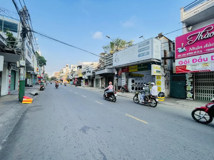 Bán nhà mặt tiền đường số 37, Quận 7, diện tích 180m² - Vị trí kinh doanh đắc địa!