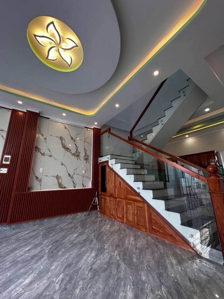 Nhà mặt tiền Nguyễn Chí Thanh, Pleiku 185m² giá 3 tỷ - Vị trí kinh doanh đắc địa!