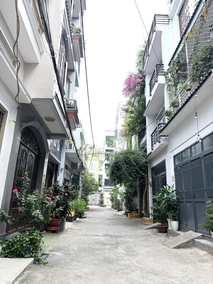 Nhà 2 Tầng Đường Huỳnh Thiện Lộc, Tân Phú 72m² giá 7.6 tỷ - Vị trí đẹp, sổ nở hậu!