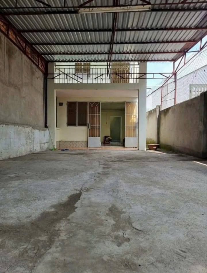 Nhà SHR Hóc Môn 100m² giá 2.5 tỷ - Sổ hồng chính chủ, xe tải vào nhà!