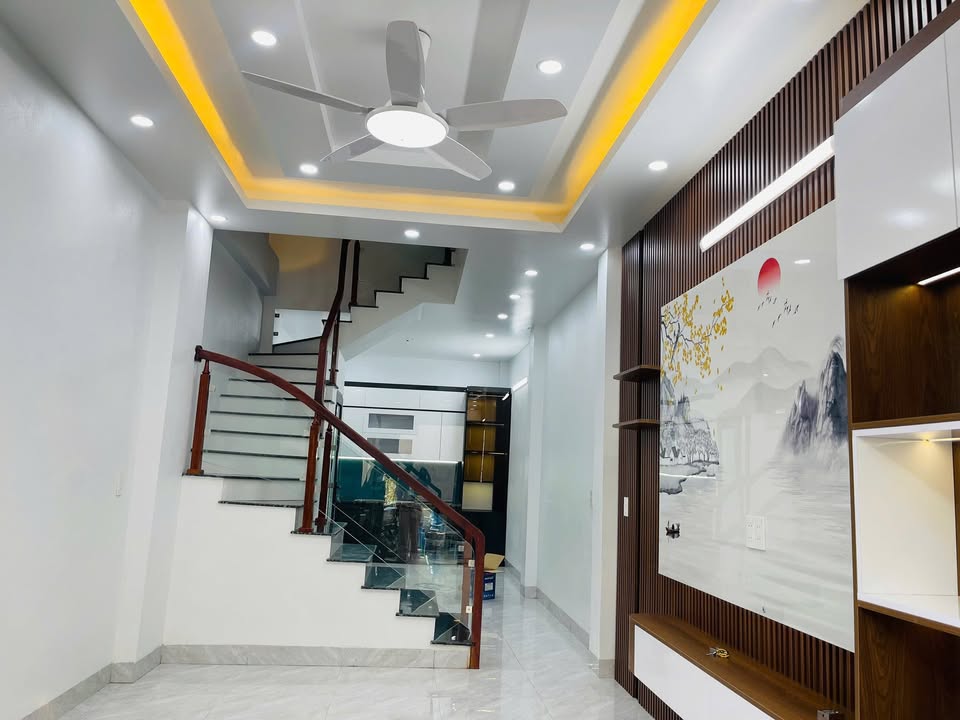 Nhà 3 tầng ngõ taxi Phường Trần Lãm 40m² giá 1.8 tỷ - Gần chợ và trường học!